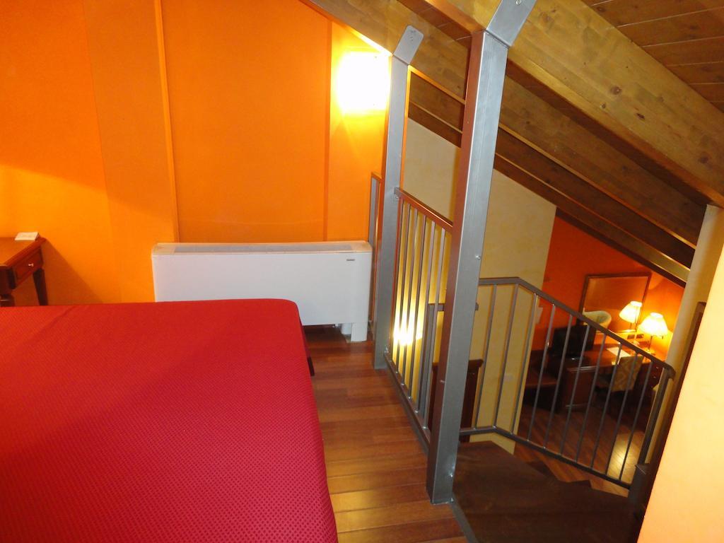 Hotel Vazzana Volpiano Quarto foto