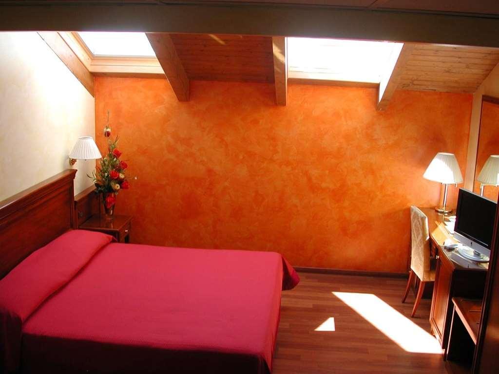Hotel Vazzana Volpiano Quarto foto