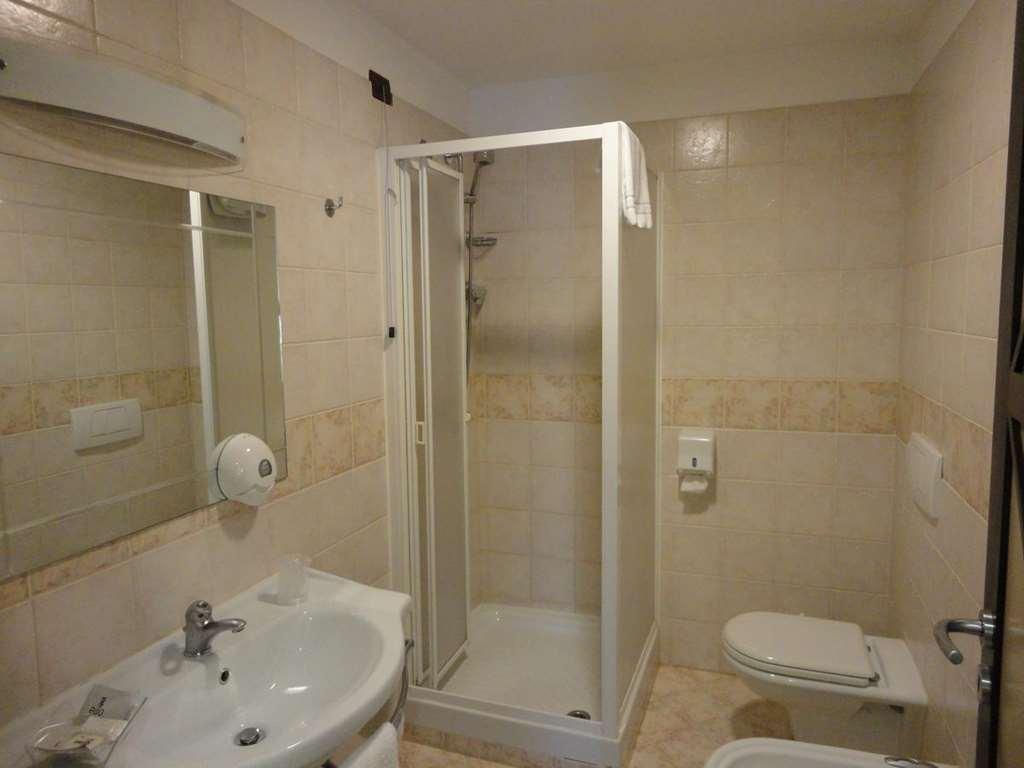 Hotel Vazzana Volpiano Quarto foto