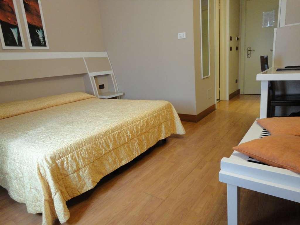 Hotel Vazzana Volpiano Quarto foto