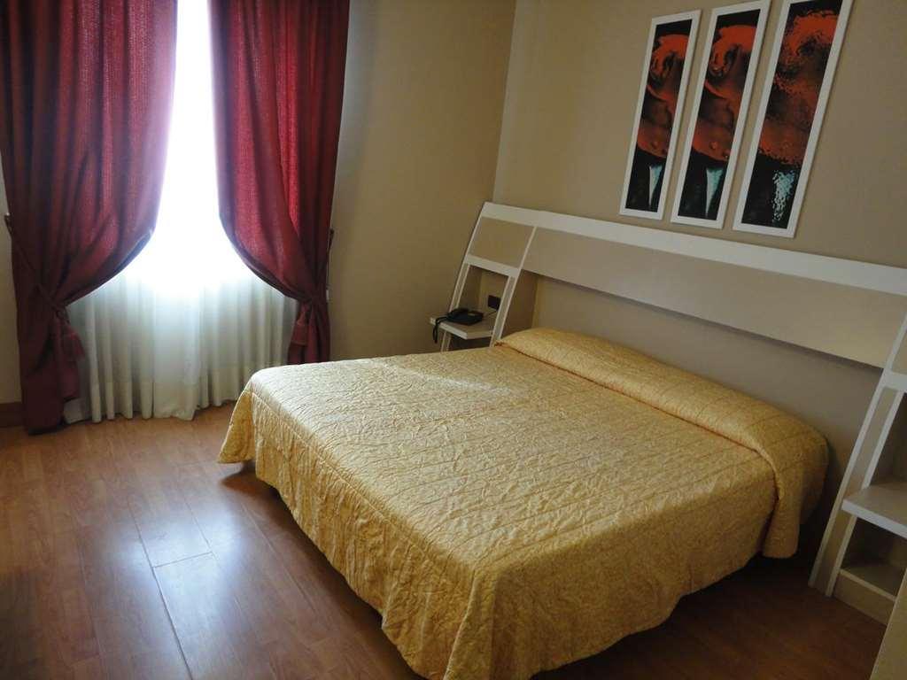 Hotel Vazzana Volpiano Quarto foto